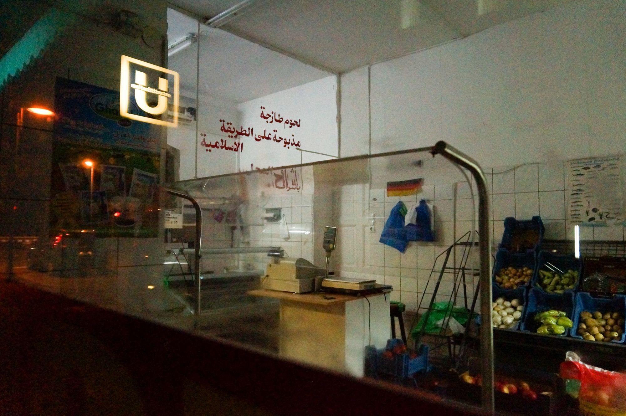An der Plittersdorfer Straße sind die arabischen Supermärkte so beflaggt, dass sich auch alte Godesberger wohlfühlen