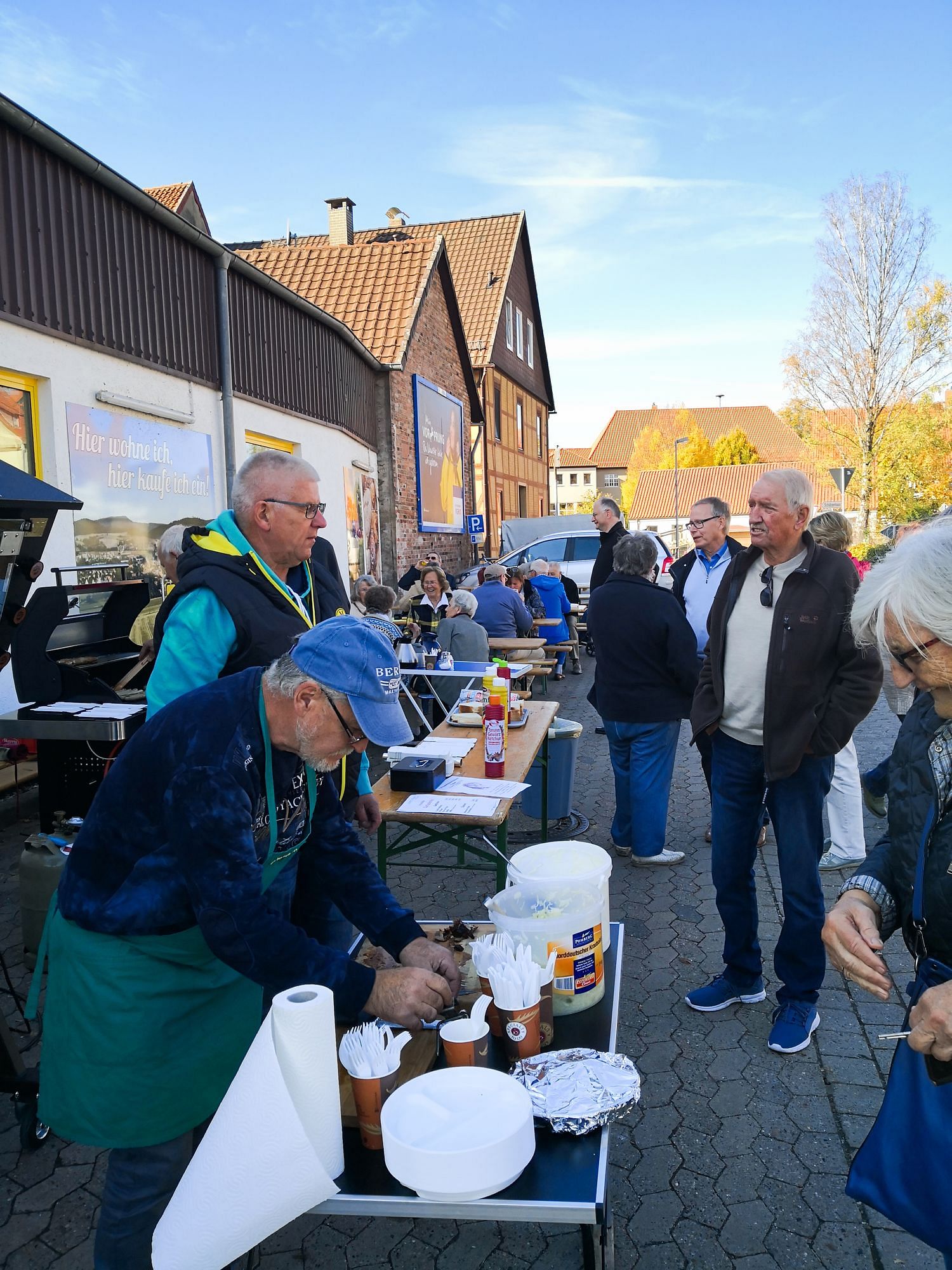 Großer Andrang bei der Zwei-Jahres-Feier des Dorfladens.