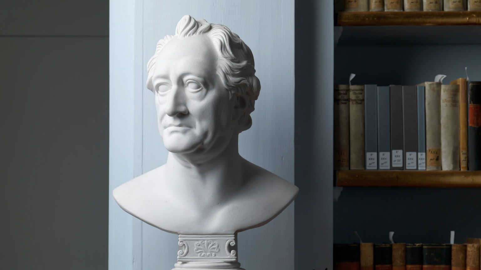 Stamme ich von ihm ab? Goethe-Büste im Innern der restaurierten Anna-Amalia-Bibliothek.