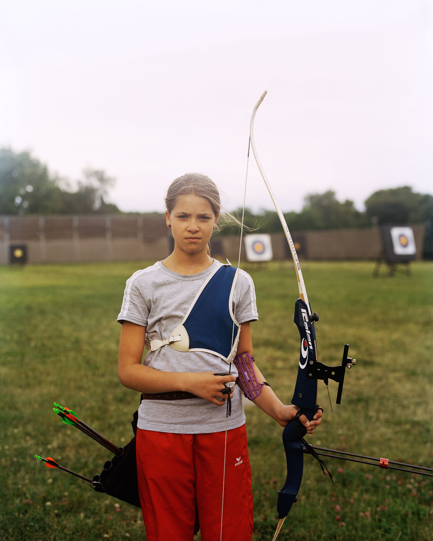 Josefine (10), Bogenschützin