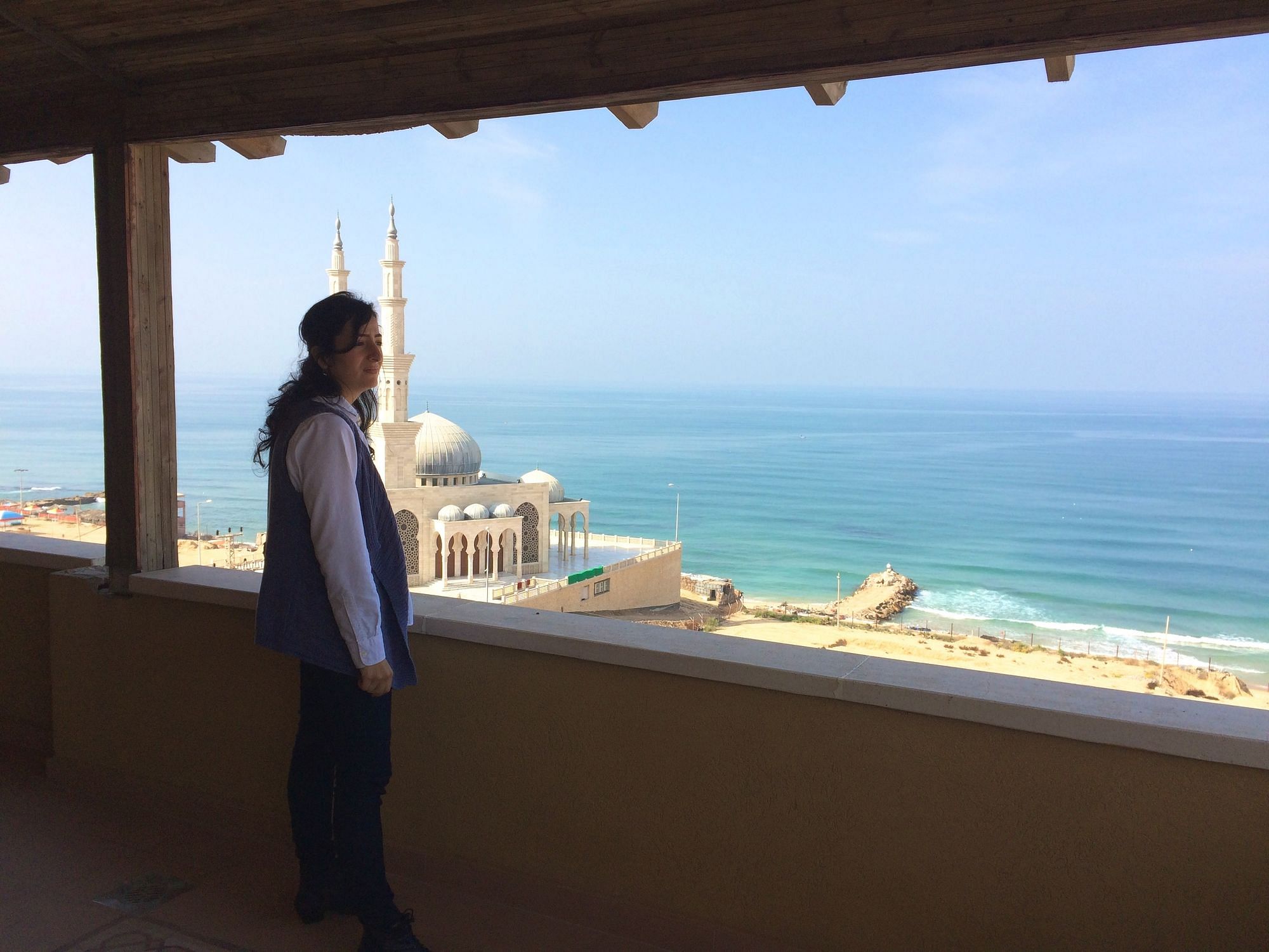 Yasmeen Khoudary auf der Terrasse der Mathaf-Suite, ihrem Lieblingsort im Hotel