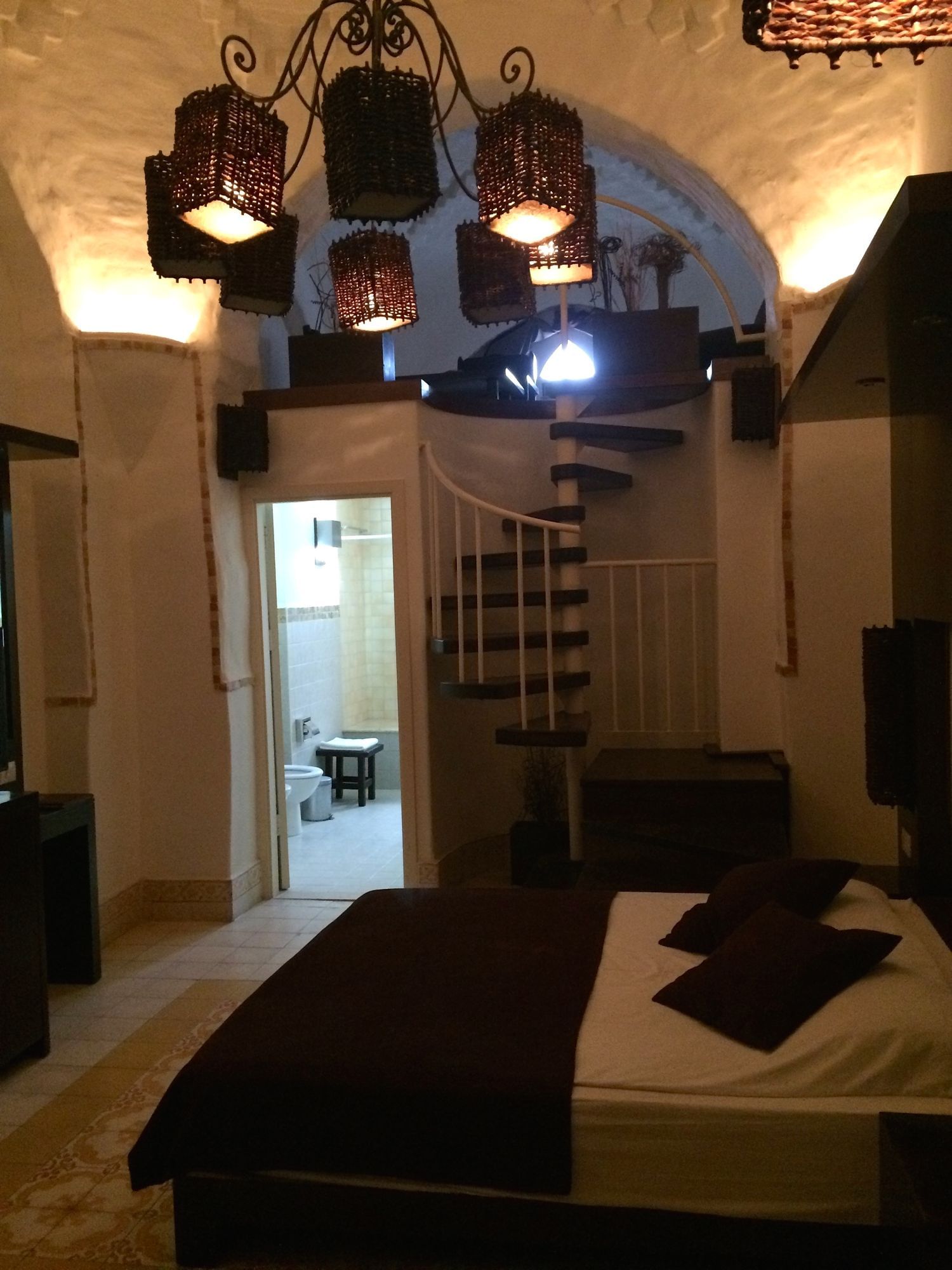 Zimmeransicht im Deira Hotel, die Suiten haben eine zweite Etage