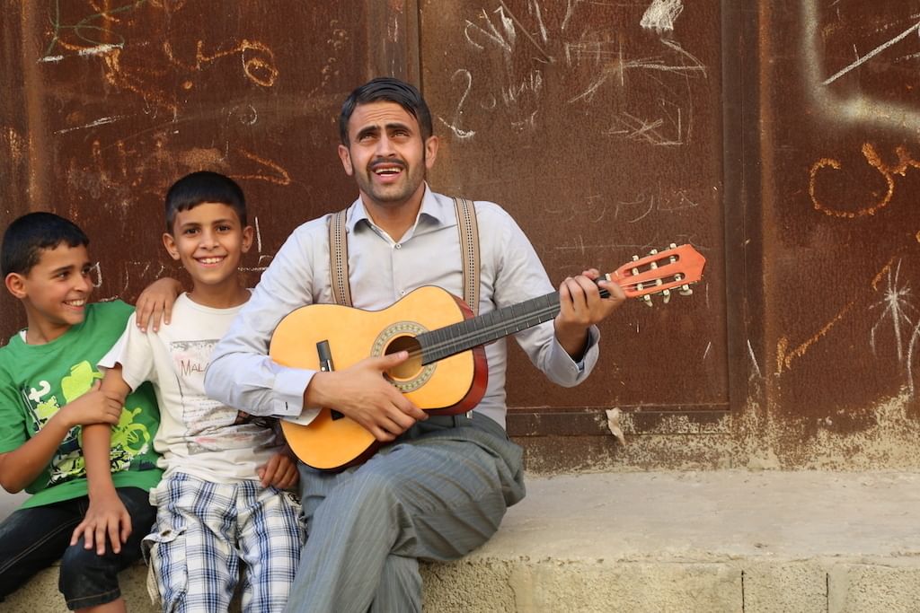 Egal, wohin Mahmud geht, er ist stets umgeben von kleinen und großen Fans.