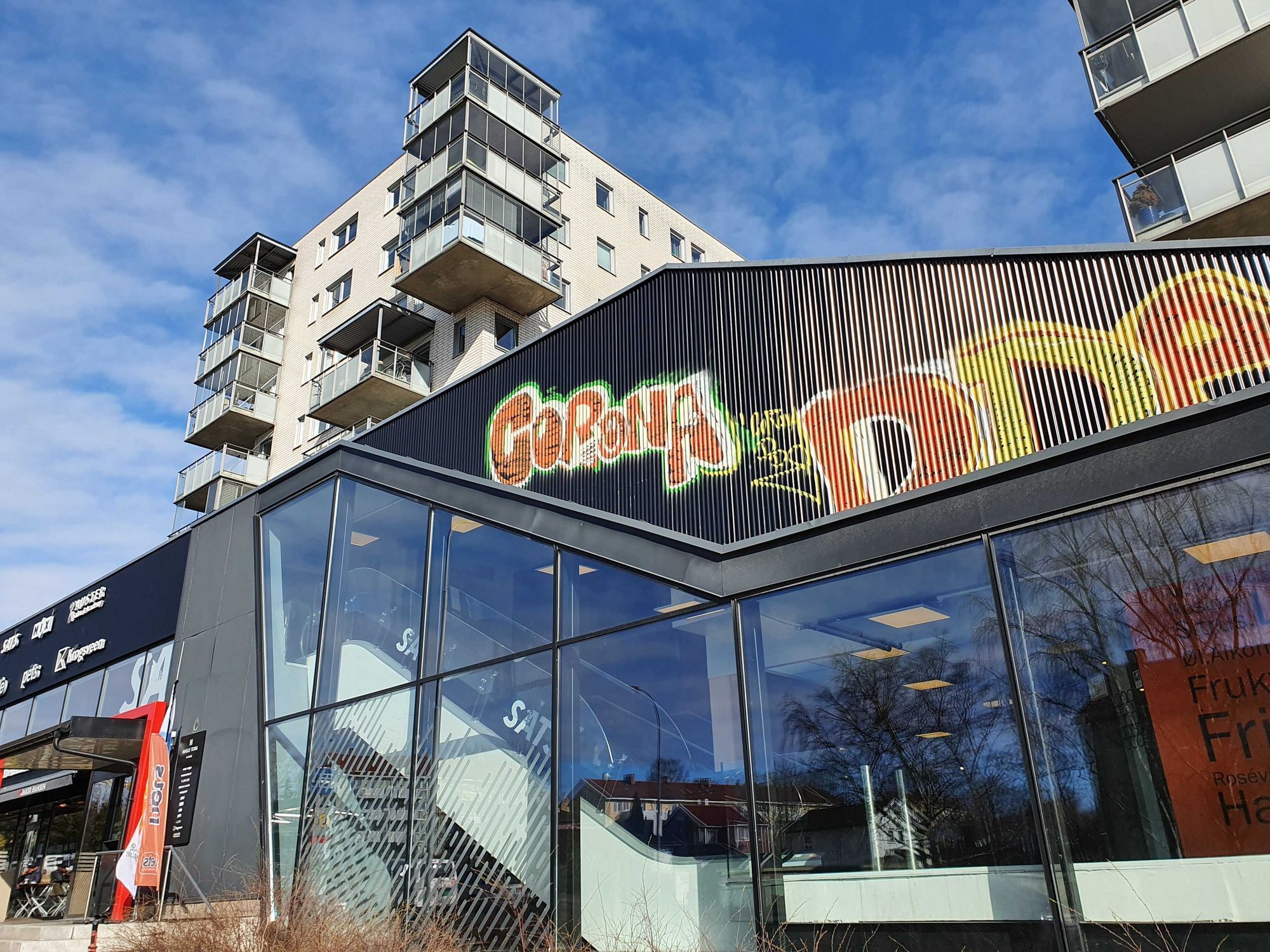 Nils hat dieses neue Graffiti entdeckt. Das Bild hat er „Alles Corona“ genannt