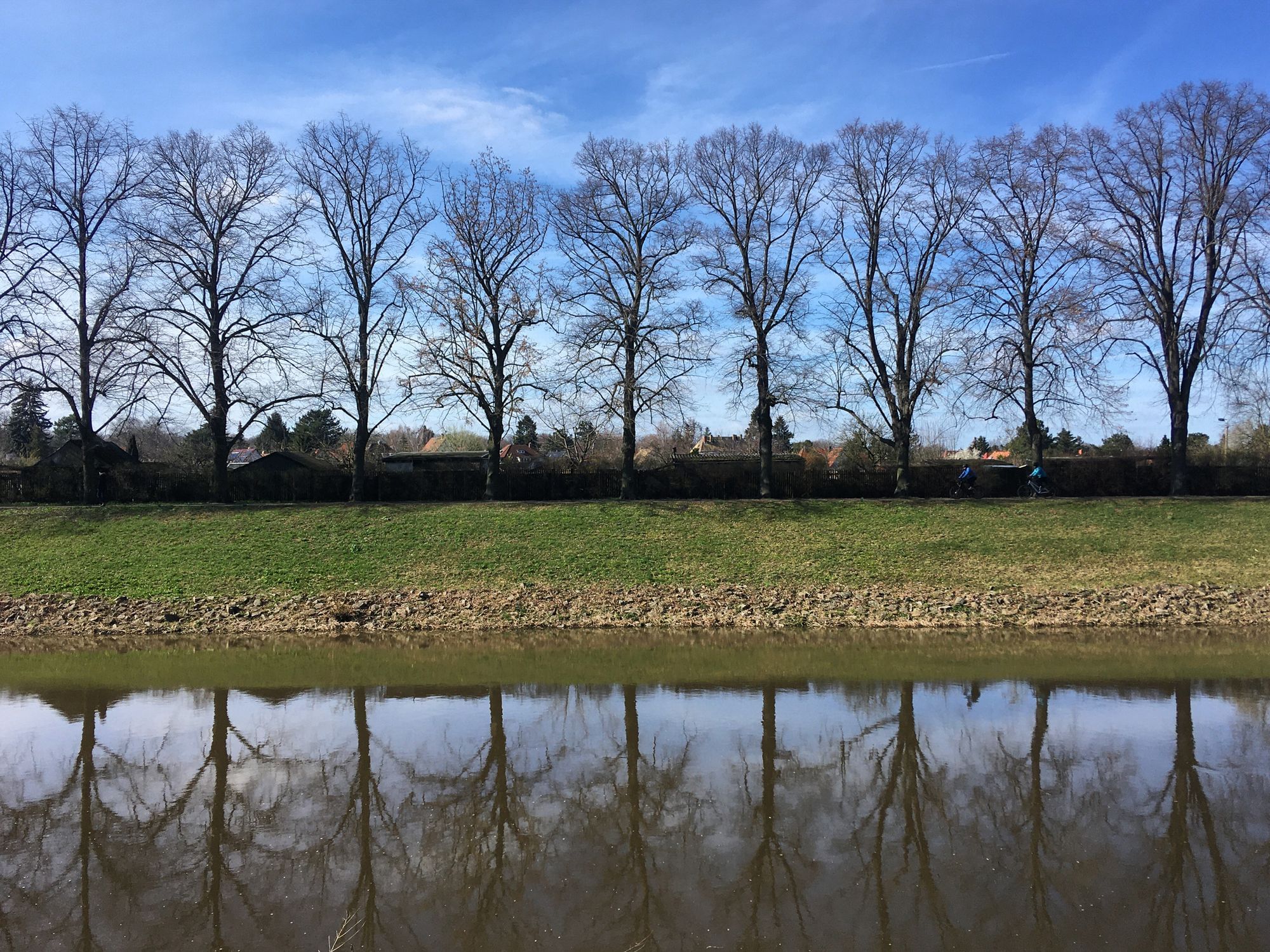 Am Elsterflutbecken. 