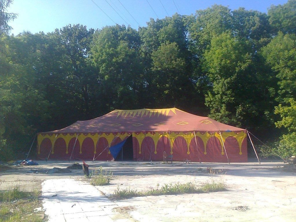 Das Zirkus-Kuss-Zelt in Leipzig