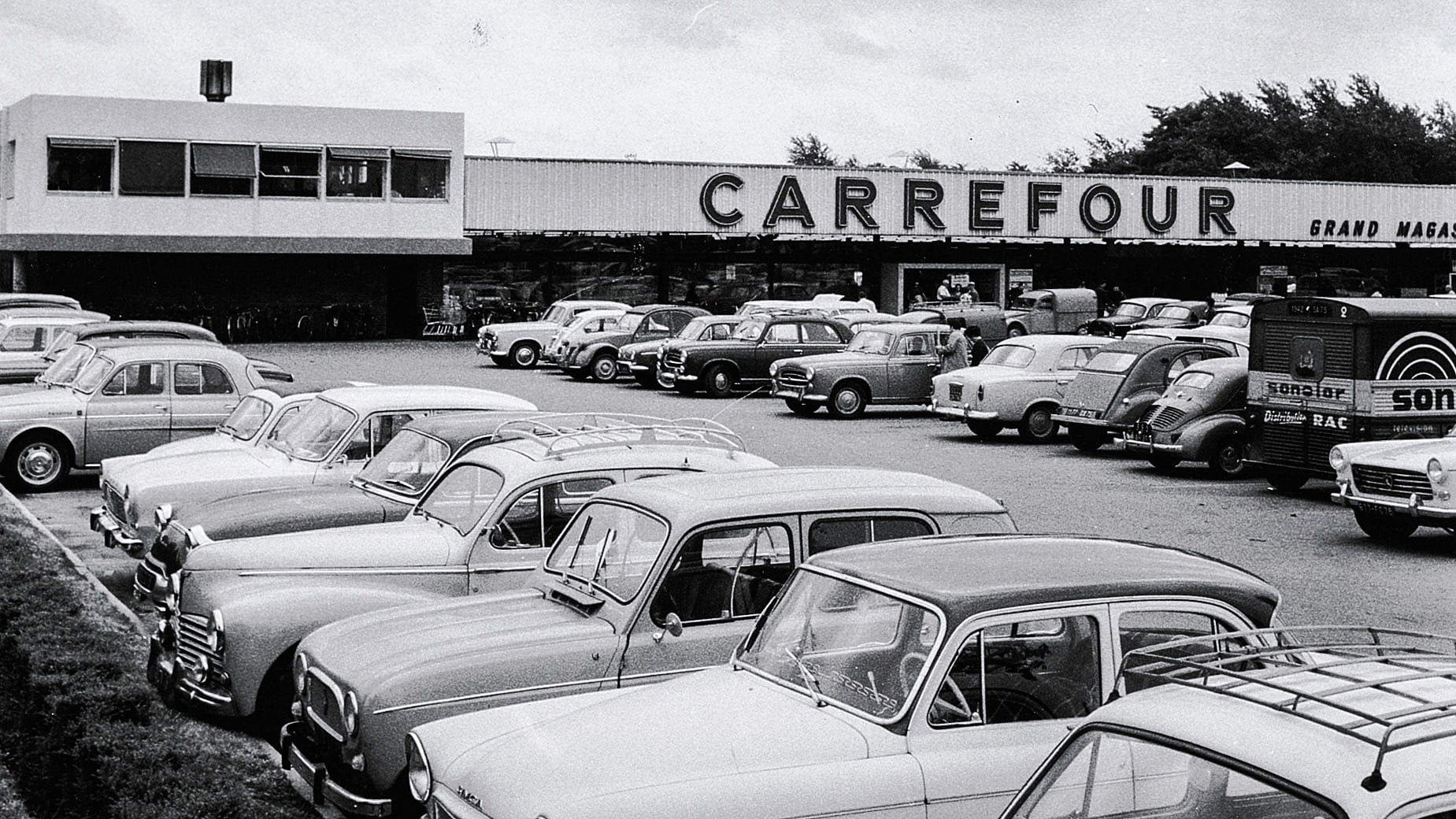 Carrefours erster Hypermarché mit kostenlosem Parkplatz war ein großer Erfolg
