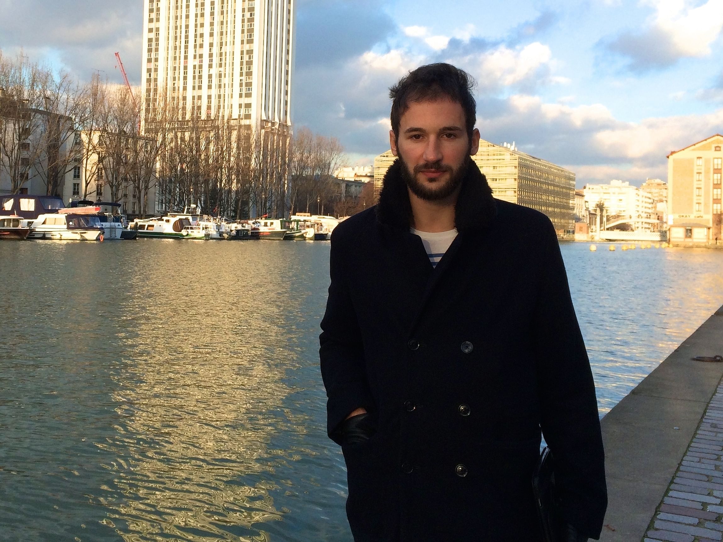 Ein kalter Tag in Paris: Anthony am Kanalufer