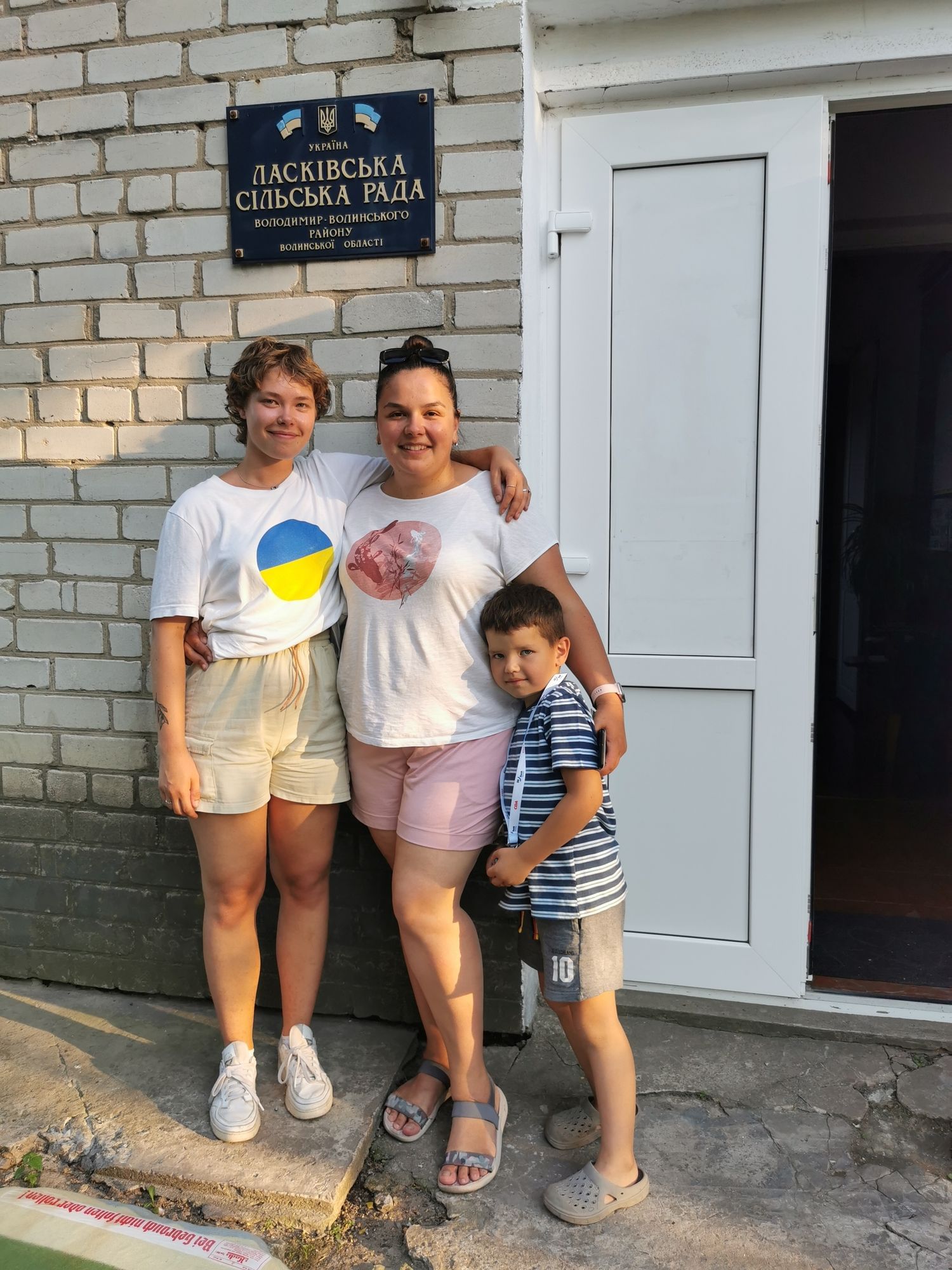 Tanya mit Elisabeth und einem ihrer Kinder
