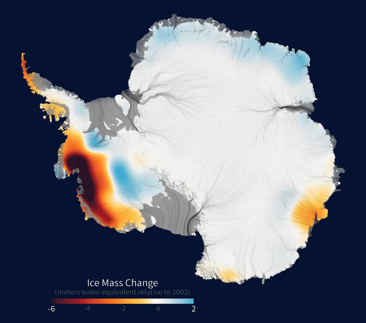 Die Grafik zeigt die Veränderung der Eismasse in der Antarktis, dargestellt in Meter Wasseräquivalent relativ zum Jahr 2002. Farbige Bereiche kennzeichnen Verluste (Rot und Blau) und Zunahmen (Gelb) der Eismasse.