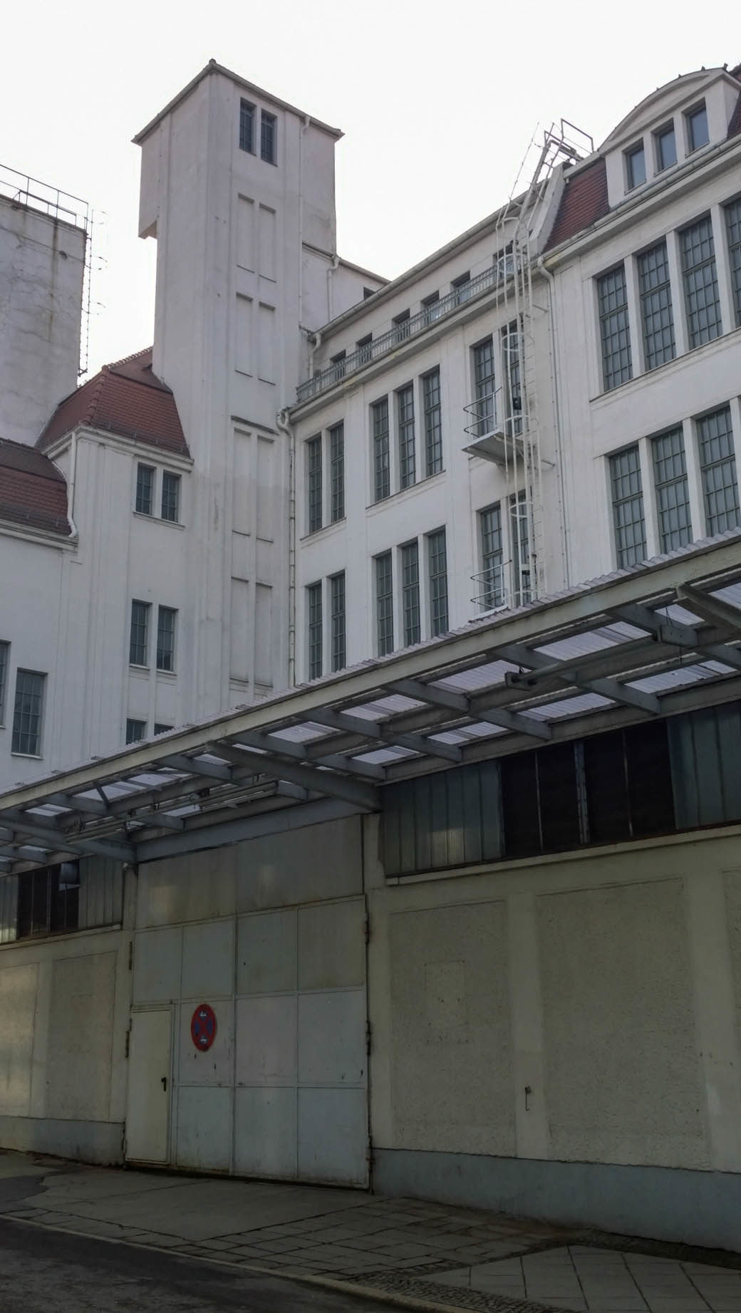 Die Anlieferzone soll einem modernen Neubau mit Rolltreppen weichen