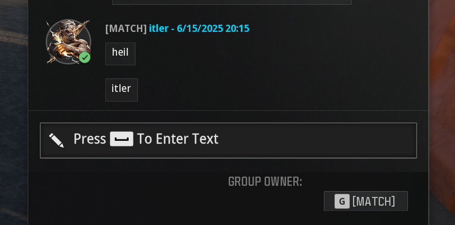 Hier schrieb eine Person mit dem Namen “itler” in den Gamechat, “Hitler” ist verboten - man sieht das Chatfenster und im Ausschnitt sieht man den NS-Gruß, ohne H zu Beginn.
