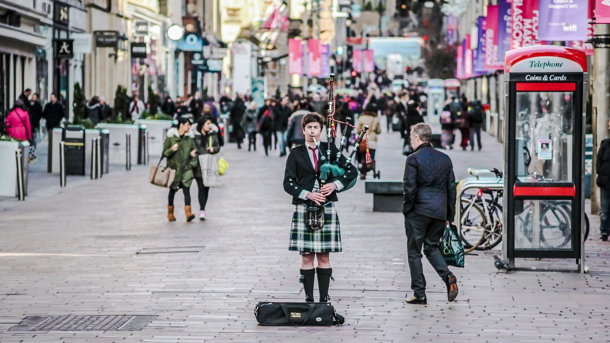 In der Buchanan Street fühlt sich das Vereinigte Königreich so weit weg an wie nirgends sonst auf meiner Reise.