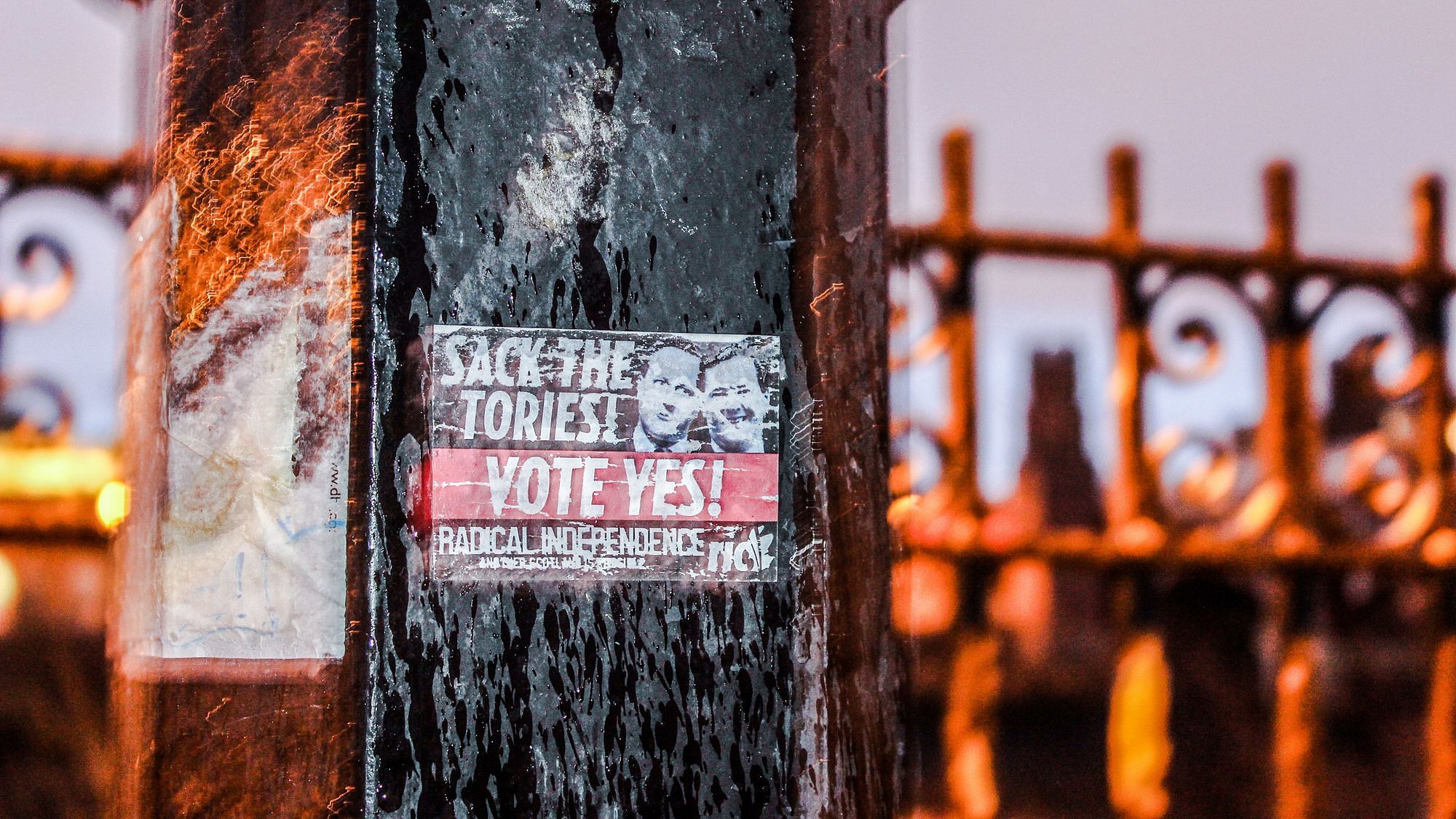 "Entlasst die Tories – stimmt mit Ja", steht immer noch auf einem Sticker in Glasgow.